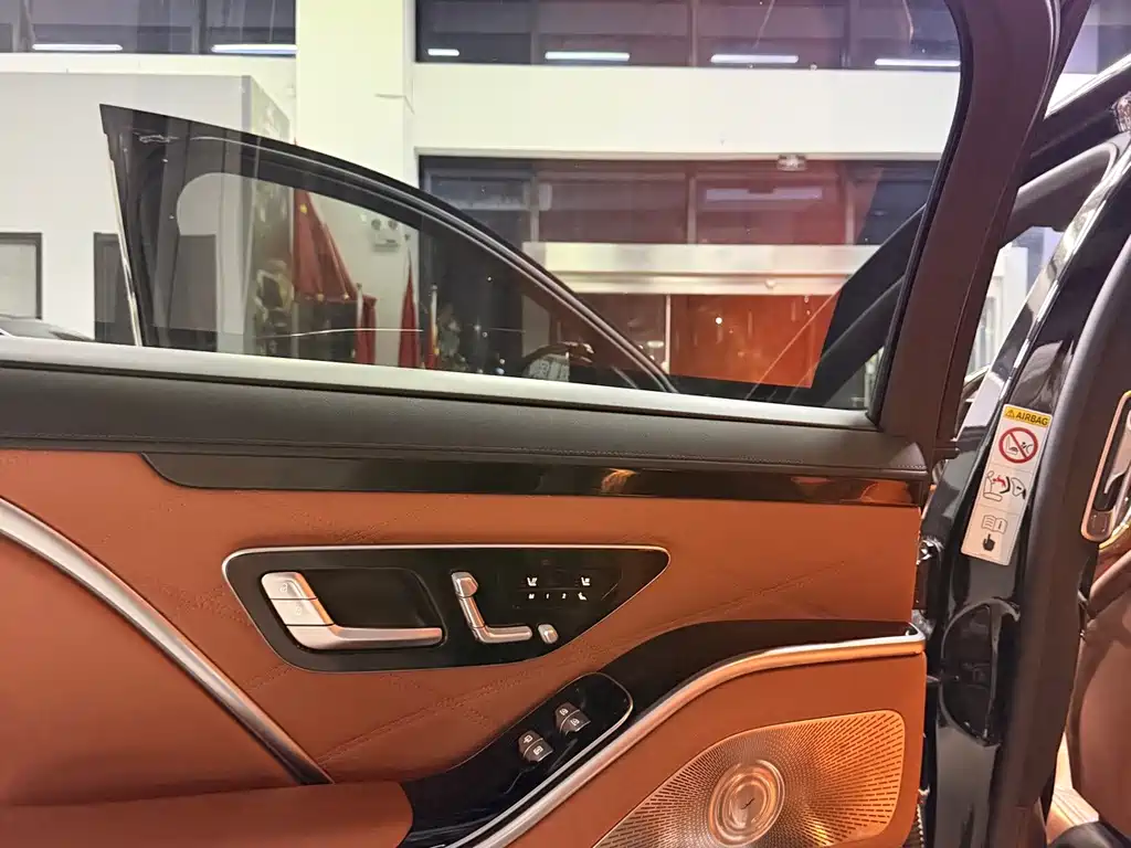 Mercedes-Benz S-Class — миниатюра 7