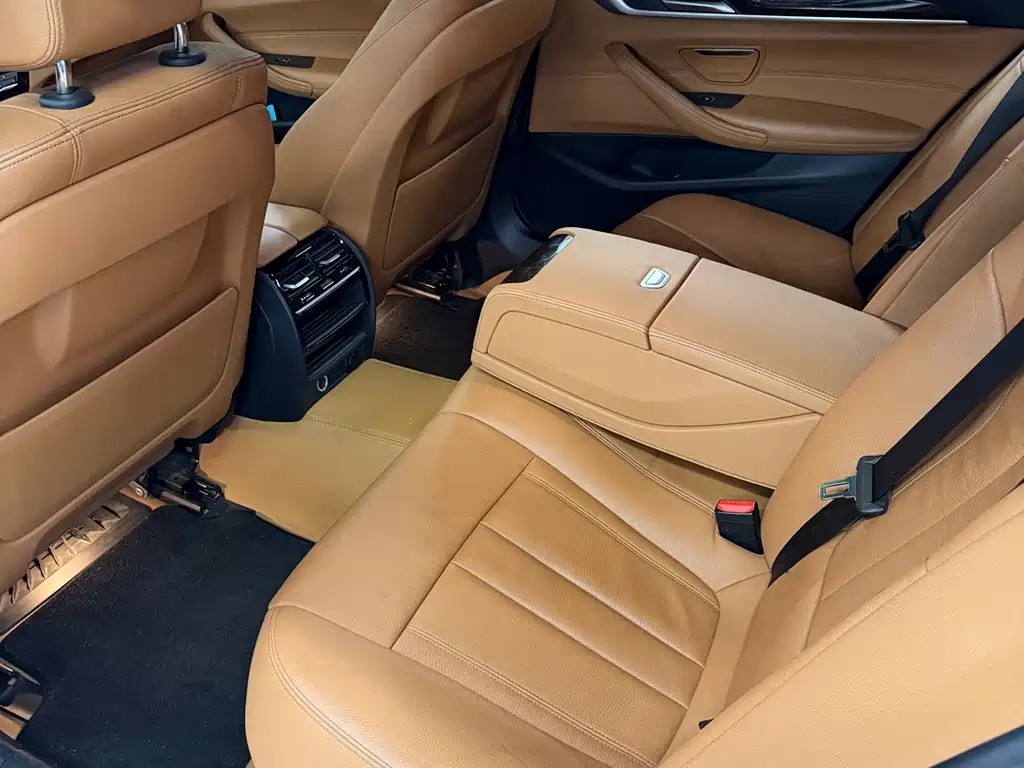BMW 5 Series — миниатюра 5