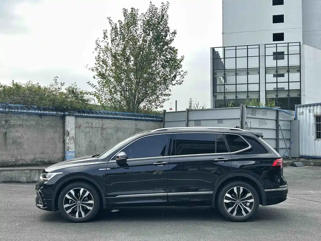 Volkswagen Tiguan L — миниатюра 3