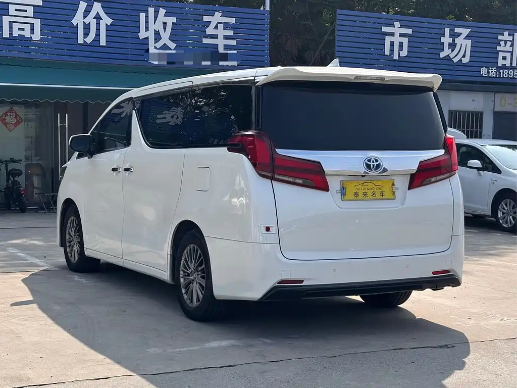 Toyota Alphard — миниатюра 11