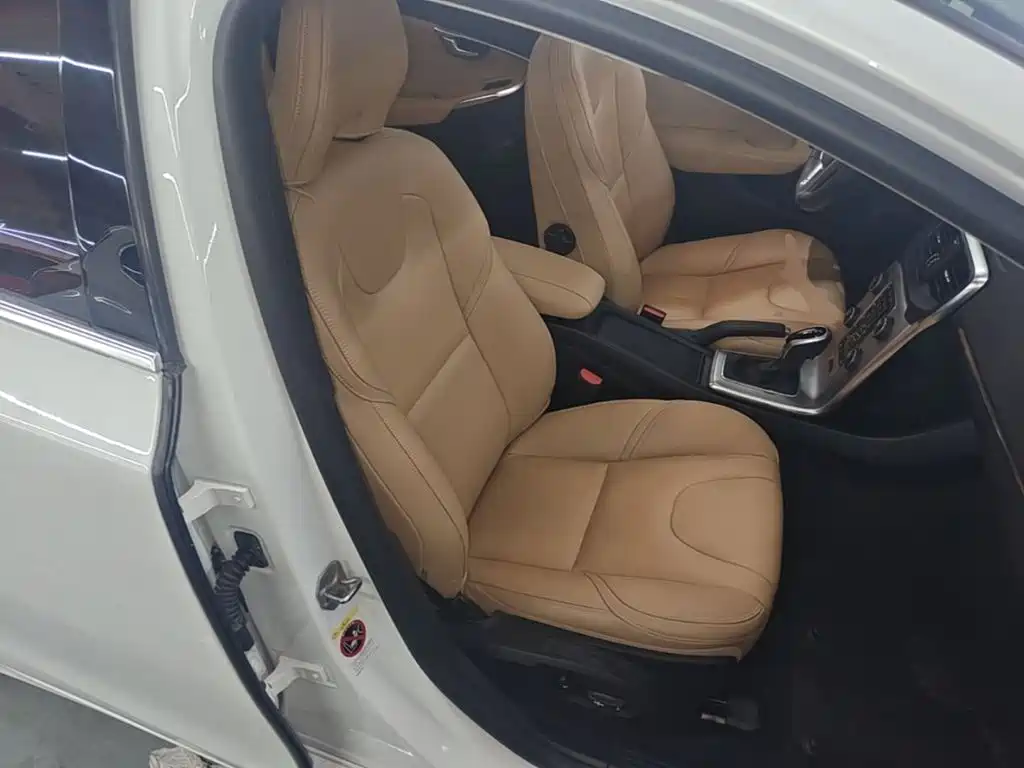 Volvo V40 — миниатюра 20