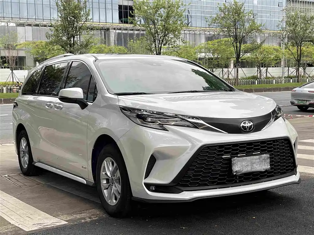 Toyota Granvia — миниатюра 3