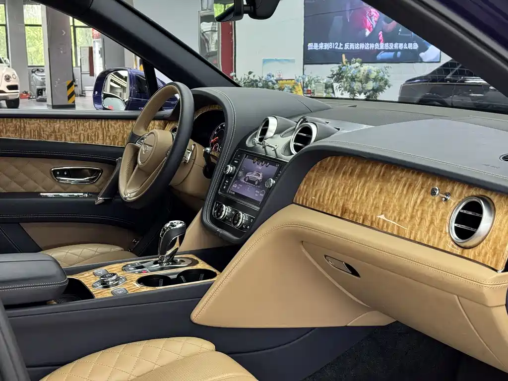 Bentley Bentayga 2017 6.0T Standard
