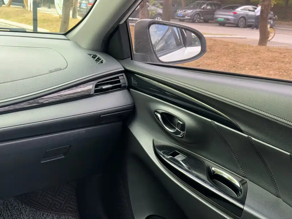 TOYOTA YARIS L ZHIXUAN