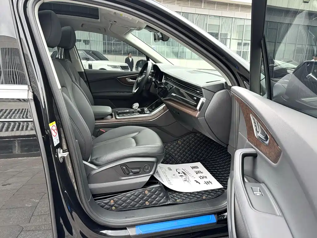 Audi Q7 2023 45 TFSI quattro S line Sport