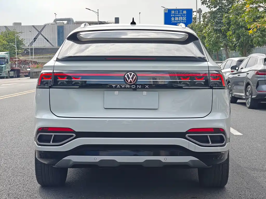 Volkswagen X — миниатюра 5