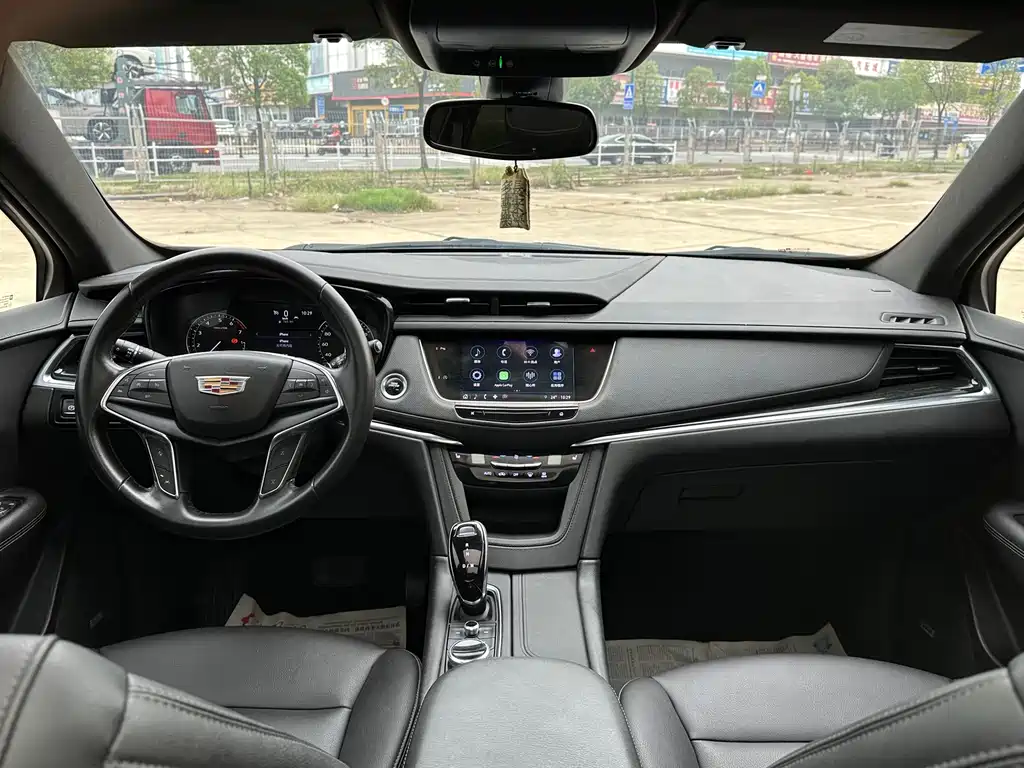 CADILLAC XT5