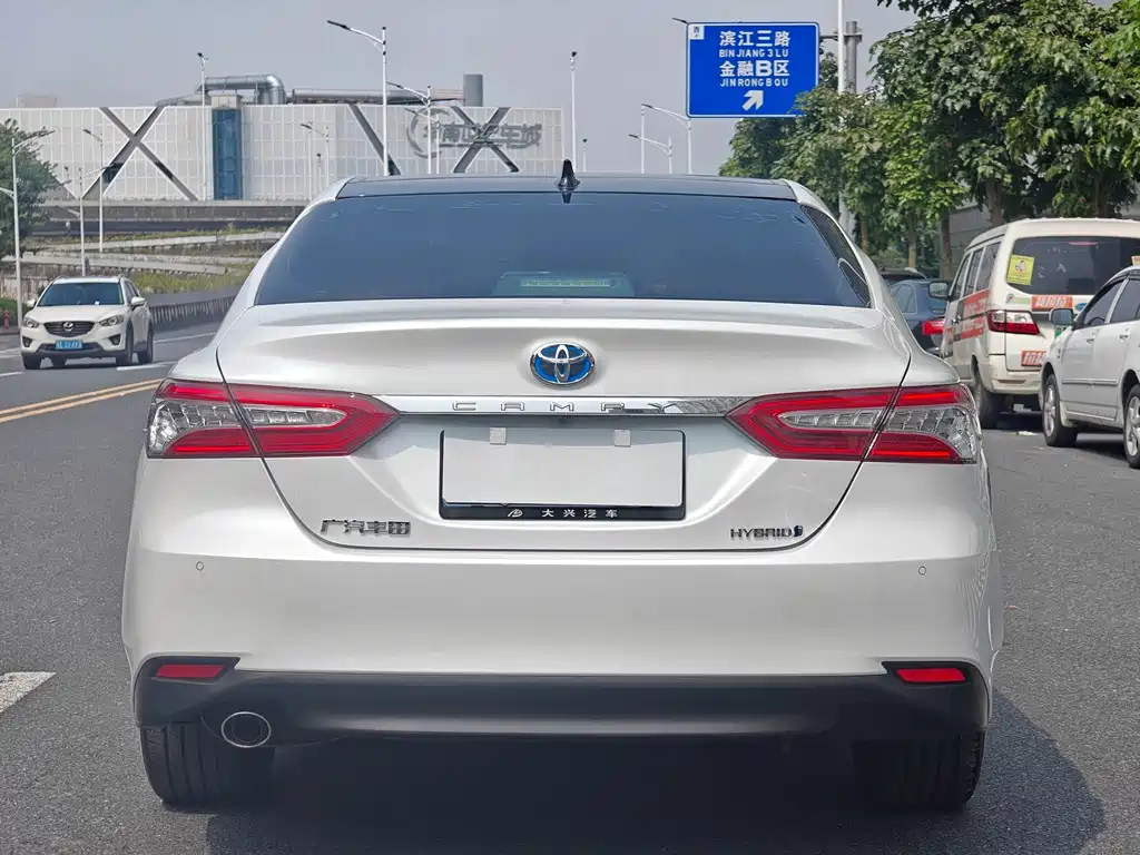 Toyota Camry — миниатюра 5