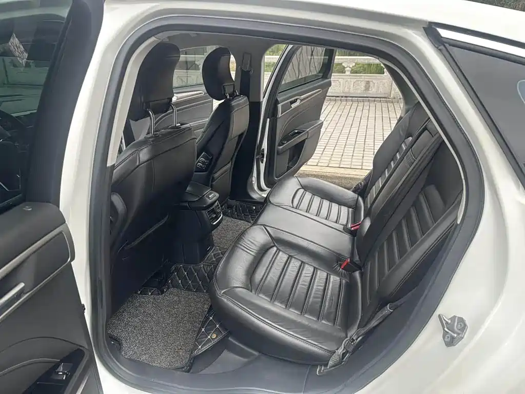 Ford Mondeo — миниатюра 12