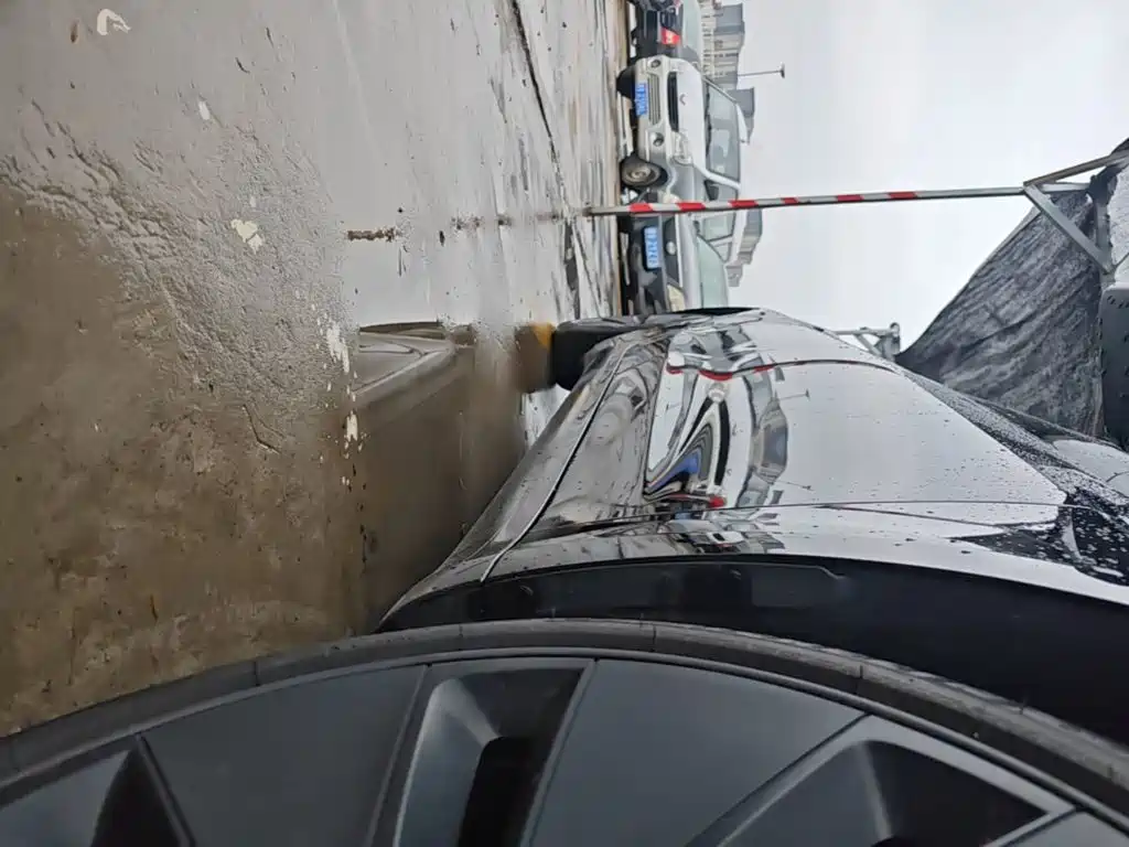 Tesla Model 3 — миниатюра 21