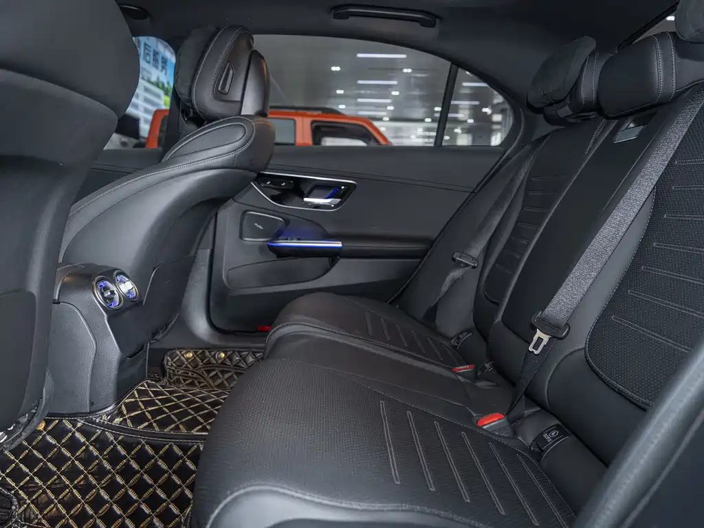 Mercedes-Benz C-Class — миниатюра 13