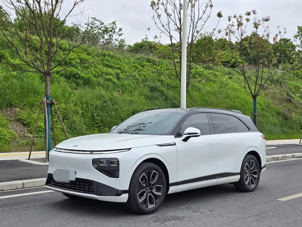 2025 Xpeng G9 - zdjęcie 1 z 10