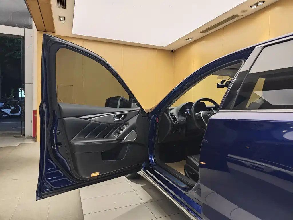 Infiniti Q50L 2018 2.0T VI