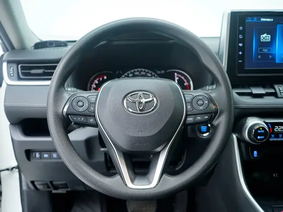 Toyota RAV4 — миниатюра 17