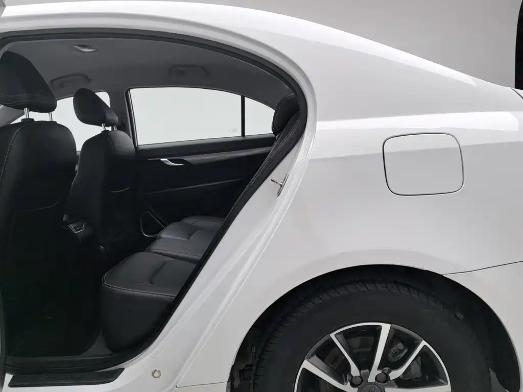 Geely Emgrand — миниатюра 15
