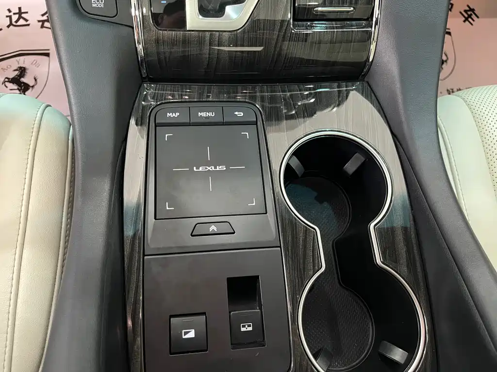 Lexus LM — миниатюра 7