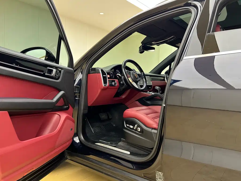 Porsche Cayenne — миниатюра 16