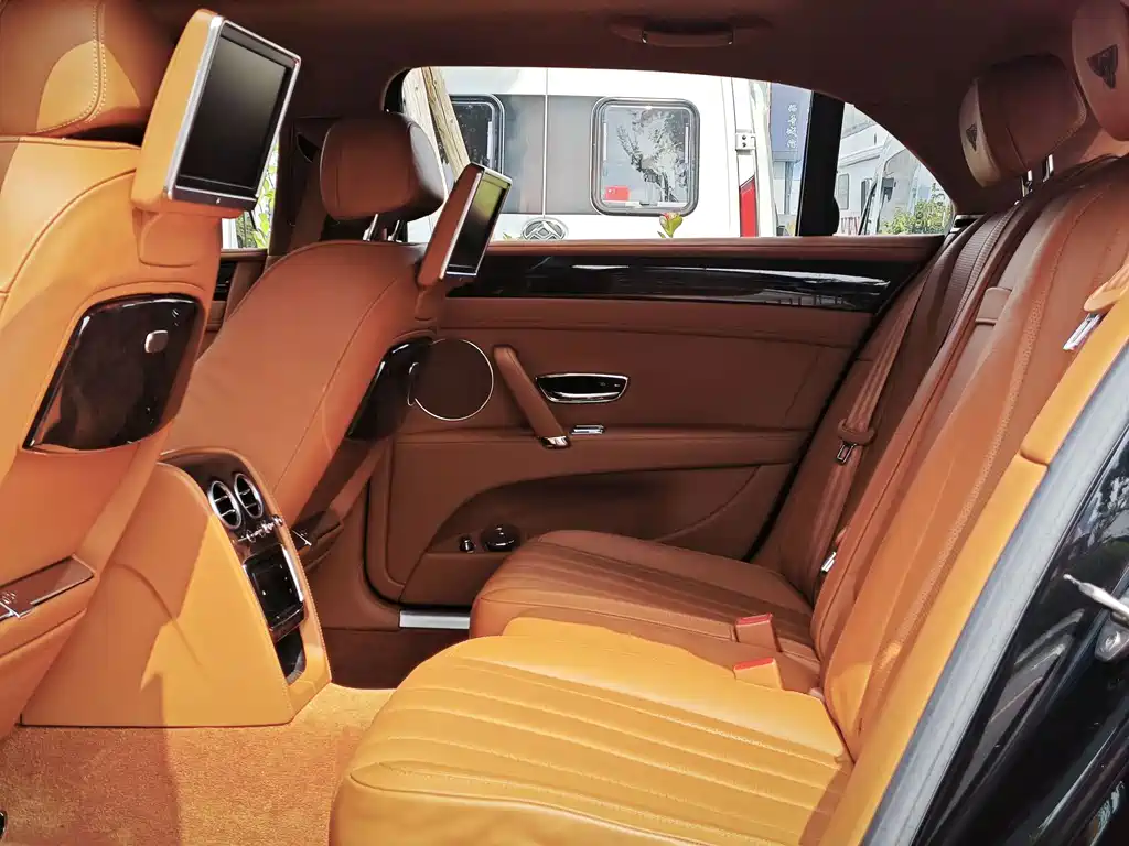 Bentley Flying Spur — миниатюра 16