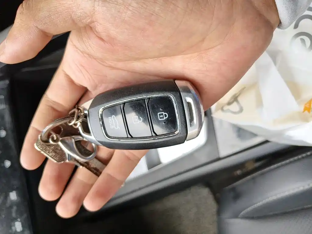 Hyundai Elantra — миниатюра 11