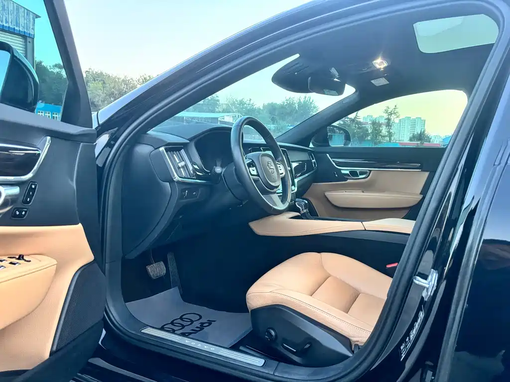 Volvo S90 — миниатюра 9