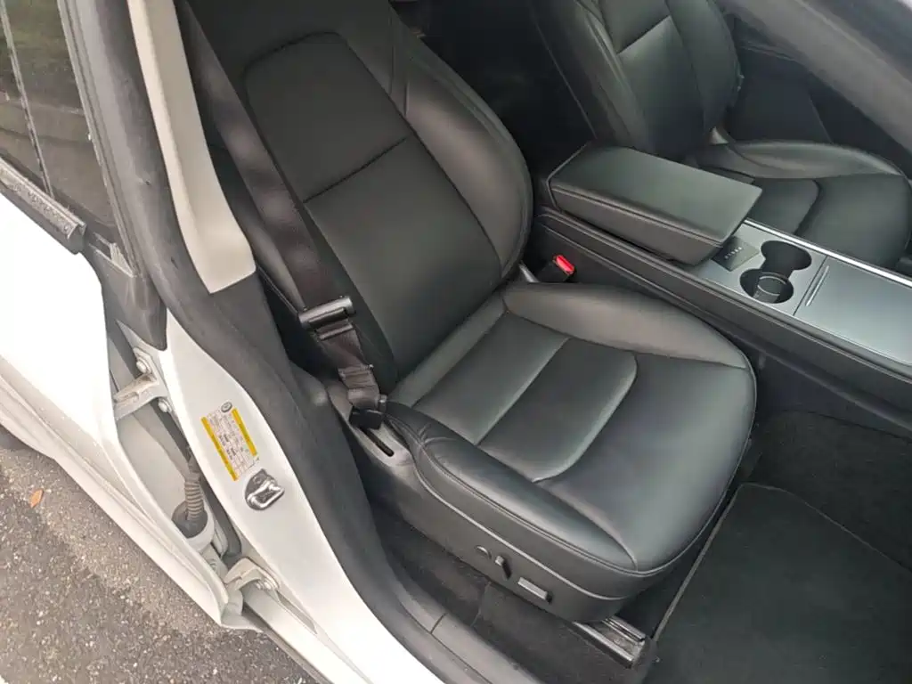 Tesla Model Y — миниатюра 25