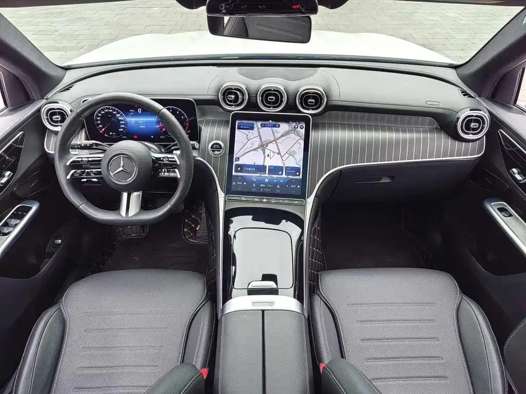 Mercedes-Benz GLC 2023 GLC 300 L 4MATIC 5 мест