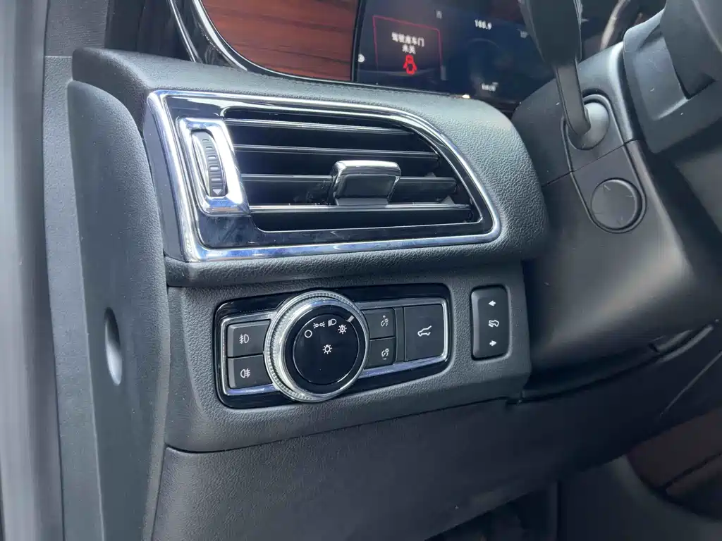 Lincoln Navigator