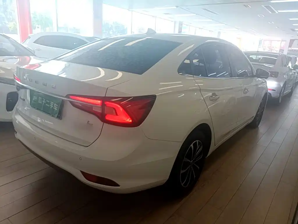 Roewe i5 — миниатюра 7