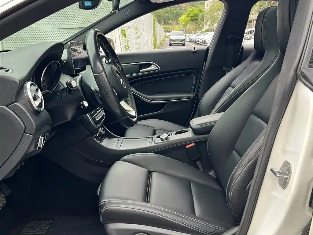 Mercedes-Benz CLA (Import) CLA 200 Dynamic Type, фото 4
