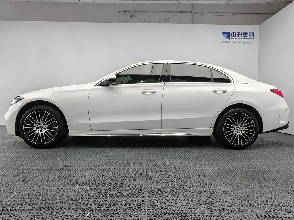 Mercedes-Benz C-Class — миниатюра 7