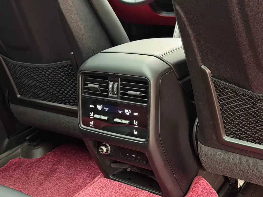 Porsche Cayenne — миниатюра 22