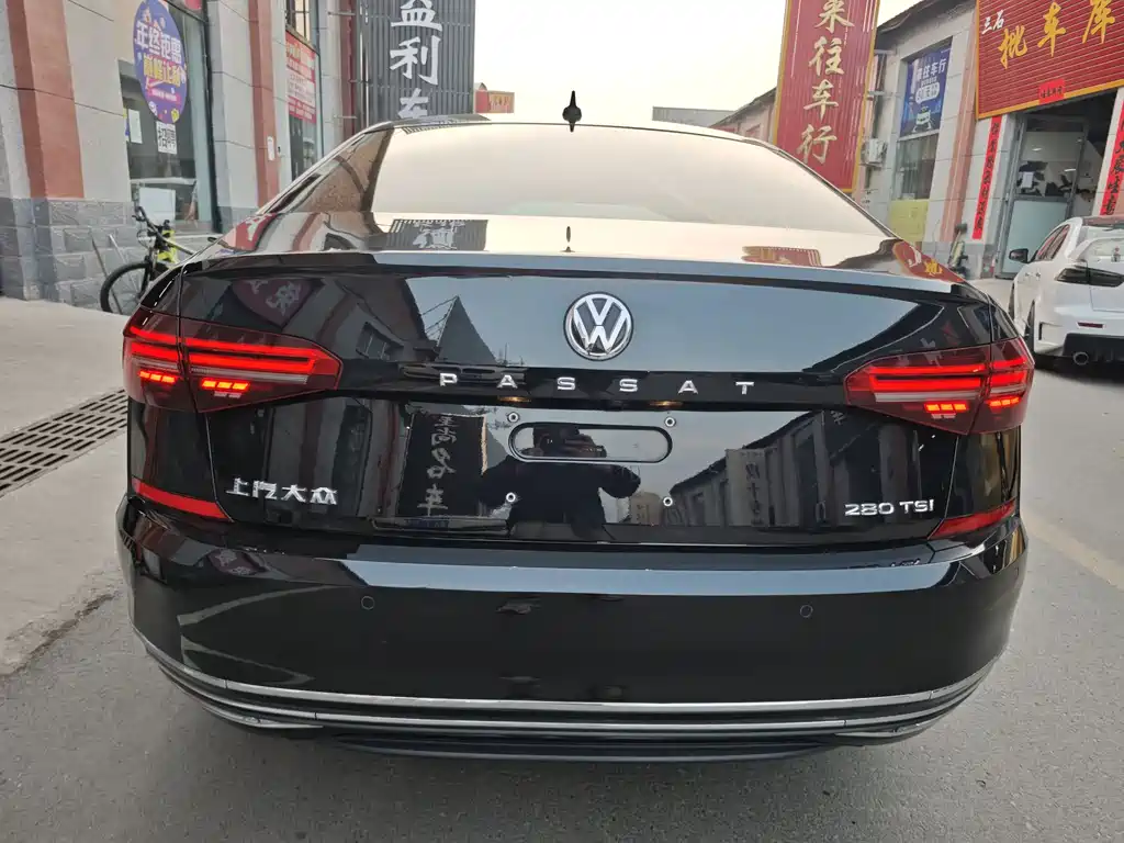 VOLKSWAGEN PASSAT