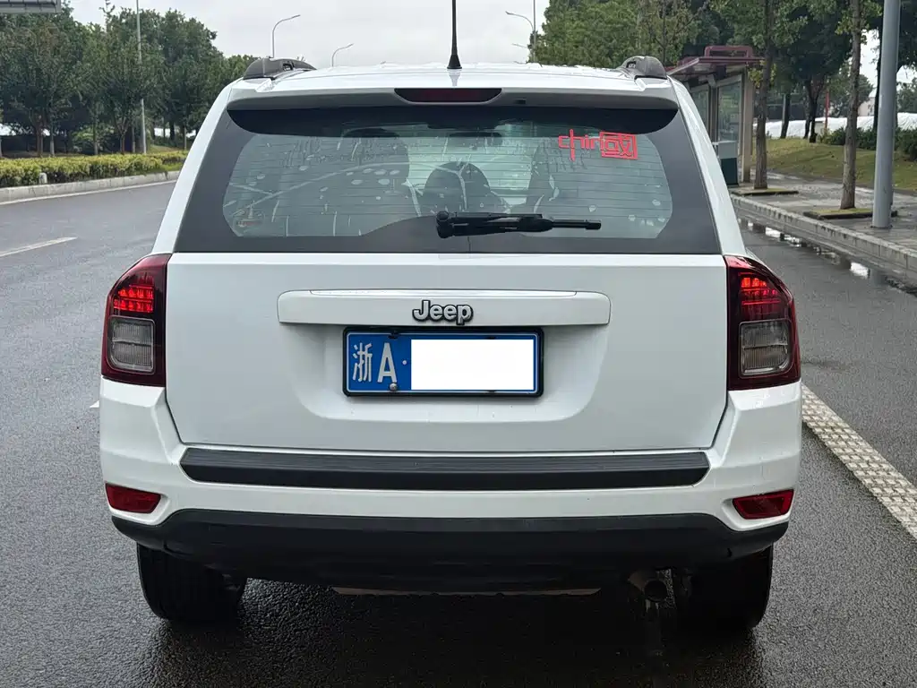 Jeep Compass (Import) — миниатюра 8