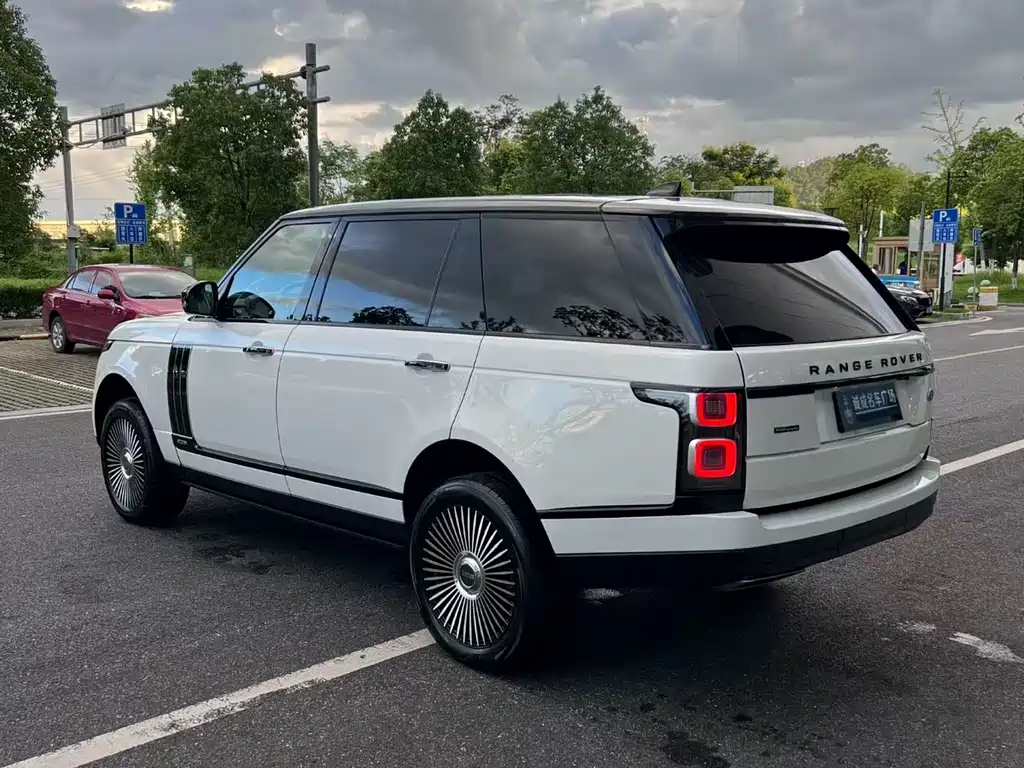 Land Rover Range Rover — миниатюра 8