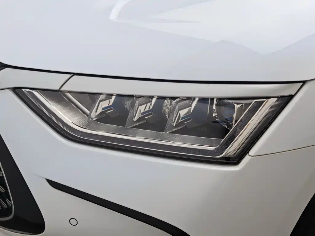 BYD Han 2022 DM-i 121KM