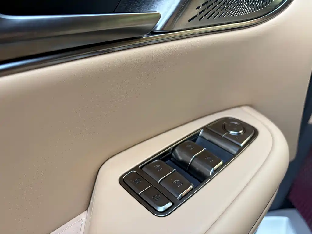 Hongqi Hongqi HQ9 PHEV — миниатюра 9