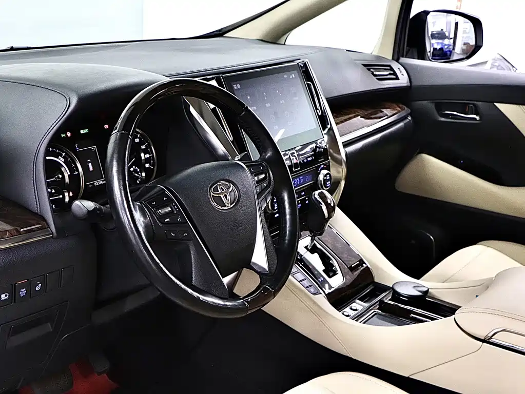 Toyota Alphard — миниатюра 11