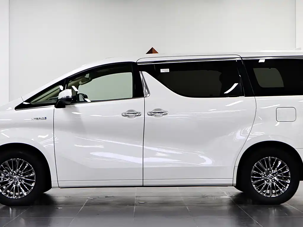 Toyota Alphard — миниатюра 7