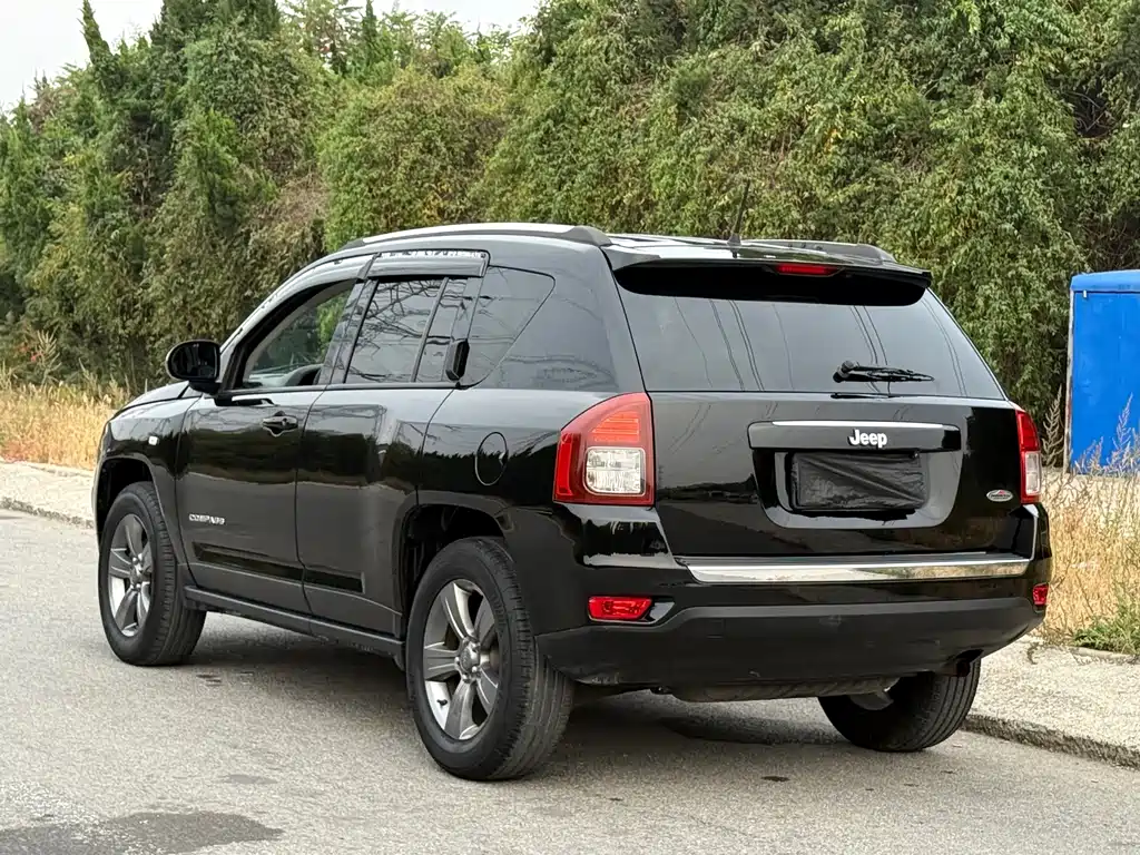 Jeep Compass (Import) — миниатюра 5