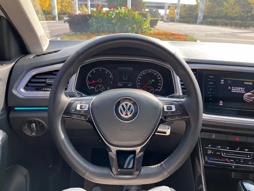 Volkswagen T-Roc — миниатюра 12