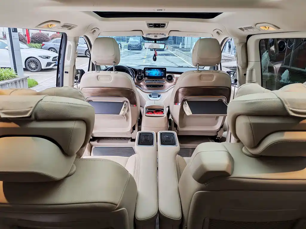 Mercedes-Benz V-Class — миниатюра 25