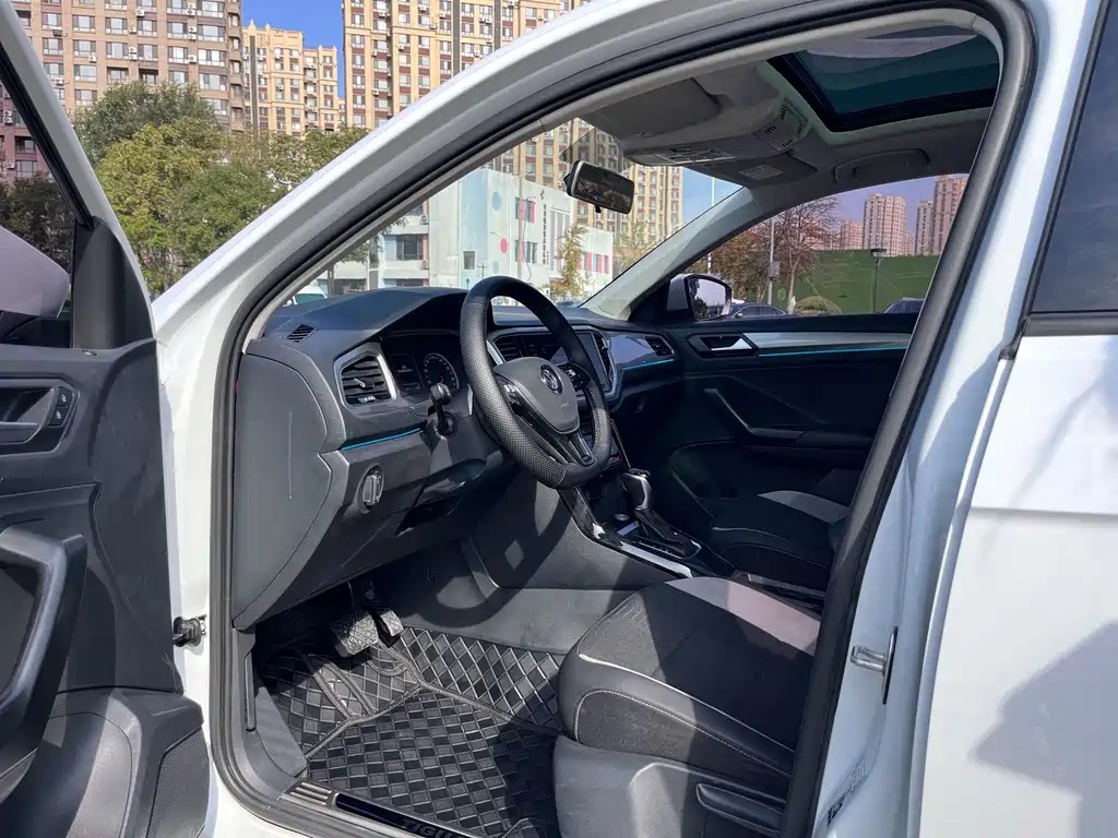 Volkswagen T-Roc — миниатюра 4