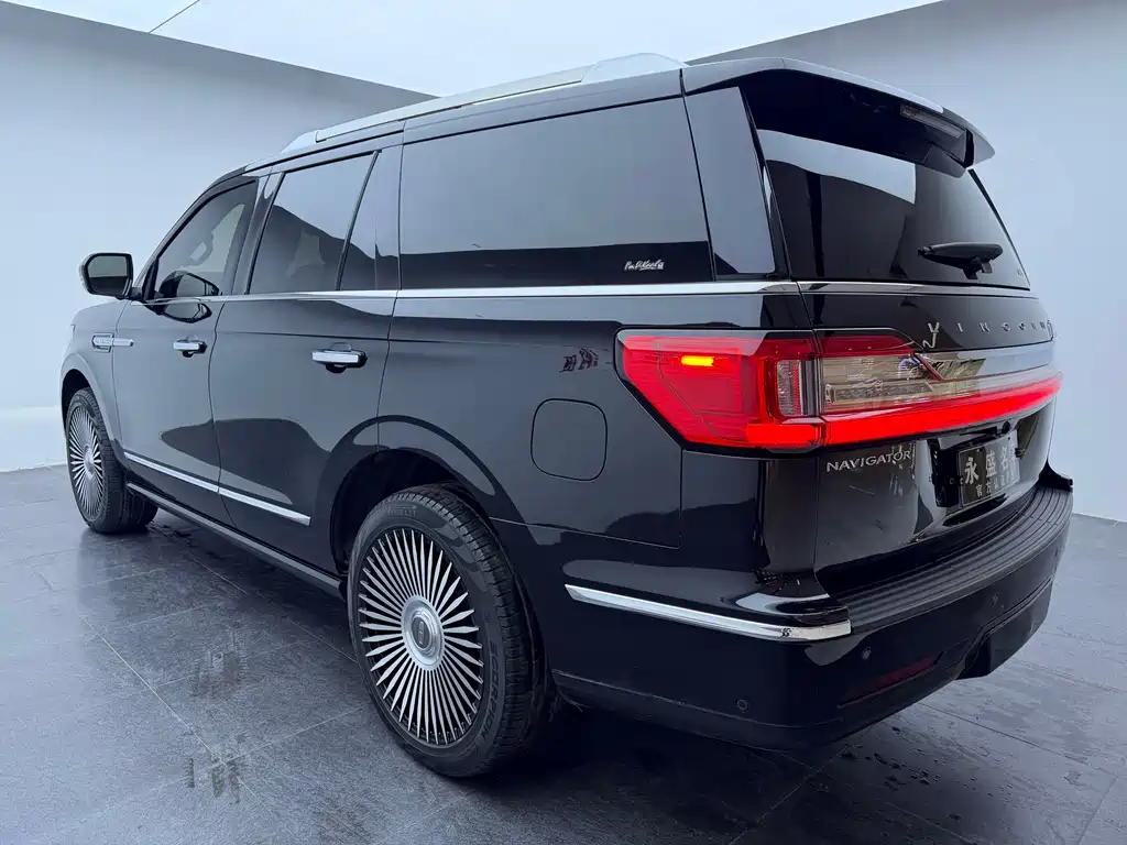 LINCOLN NAVIGATOR