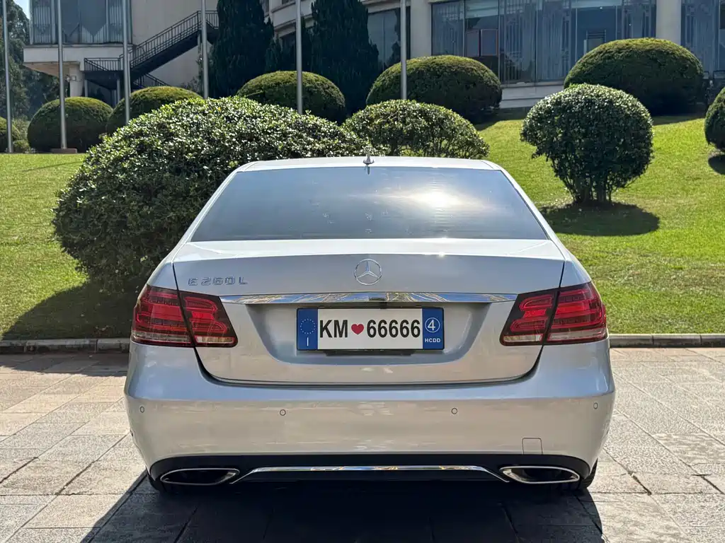 Mercedes-Benz E-Class — миниатюра 7