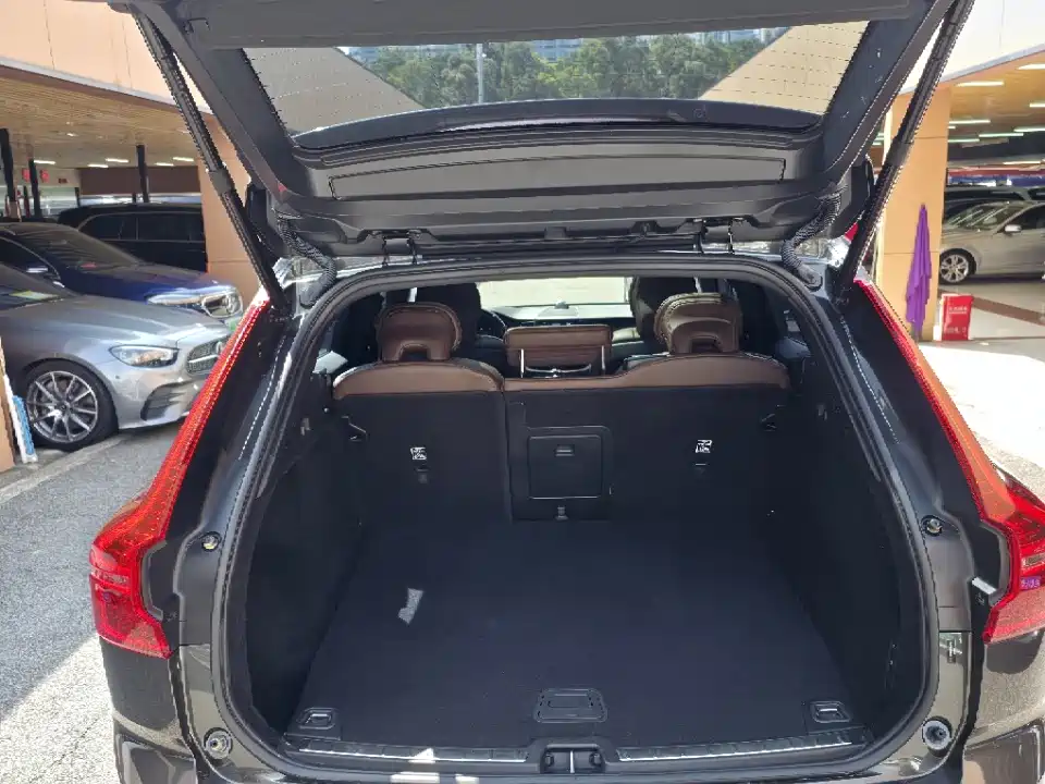 Volvo XC60 PHEV — миниатюра 14
