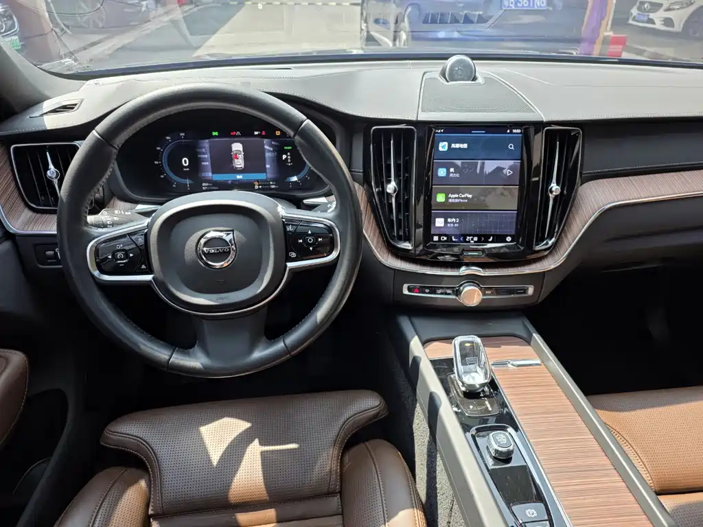 Volvo XC60 PHEV — миниатюра 13