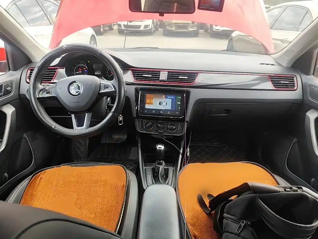Skoda Rapid Spaceback — миниатюра 10