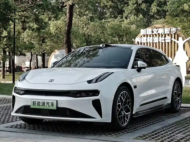 2024 Zeekr 001