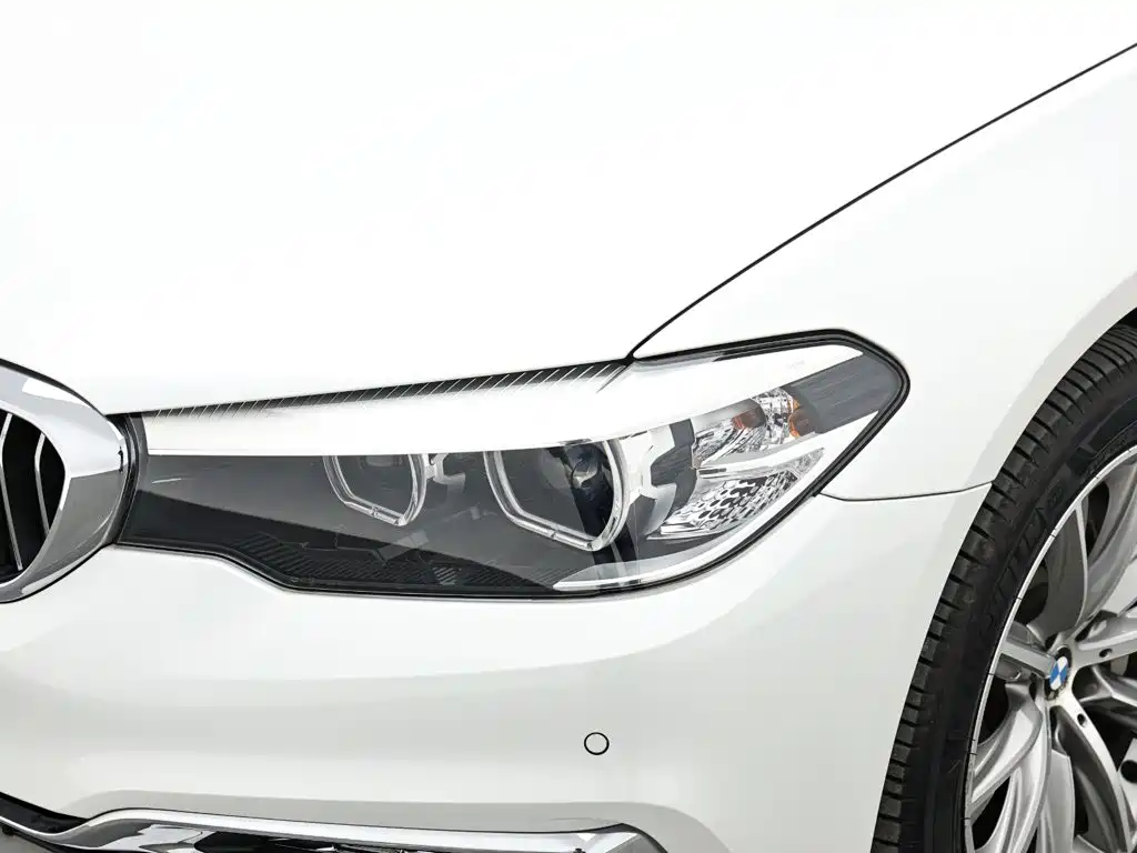 BMW 5 Series New Energy — миниатюра 16