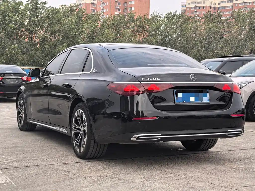 Mercedes-Benz E-Class — миниатюра 4